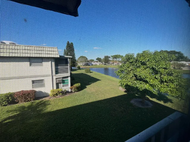 a view of a house with backyard and garden