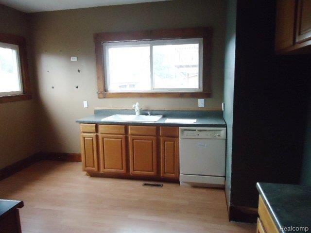 49 Elm Street River Rouge, MI 48218 - Photo 13 of 14 261-894975-kitchen1.JPG