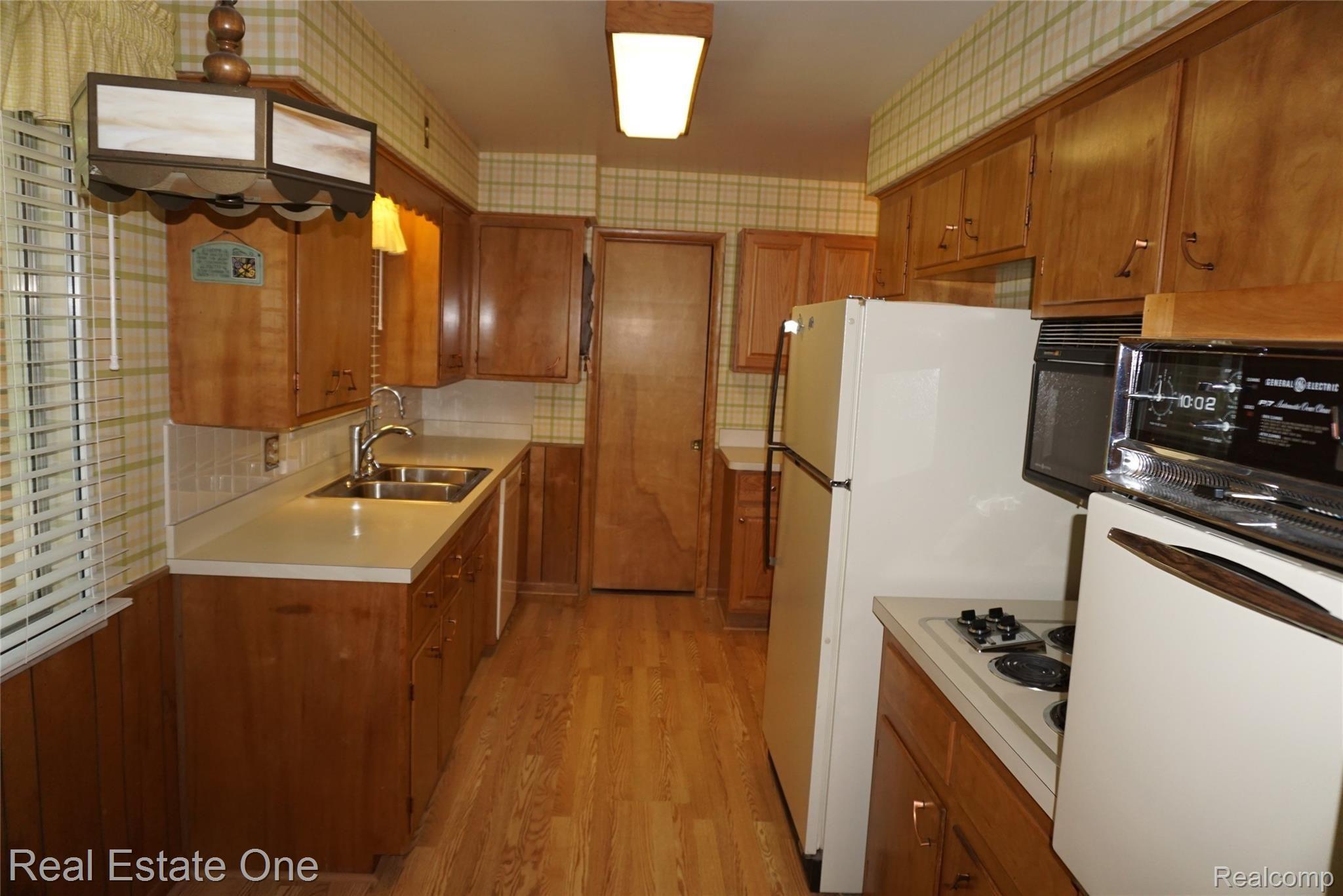 200 Windsor Road Rochester, MI 48307 - Photo 13 of 25 DSC00472.JPG