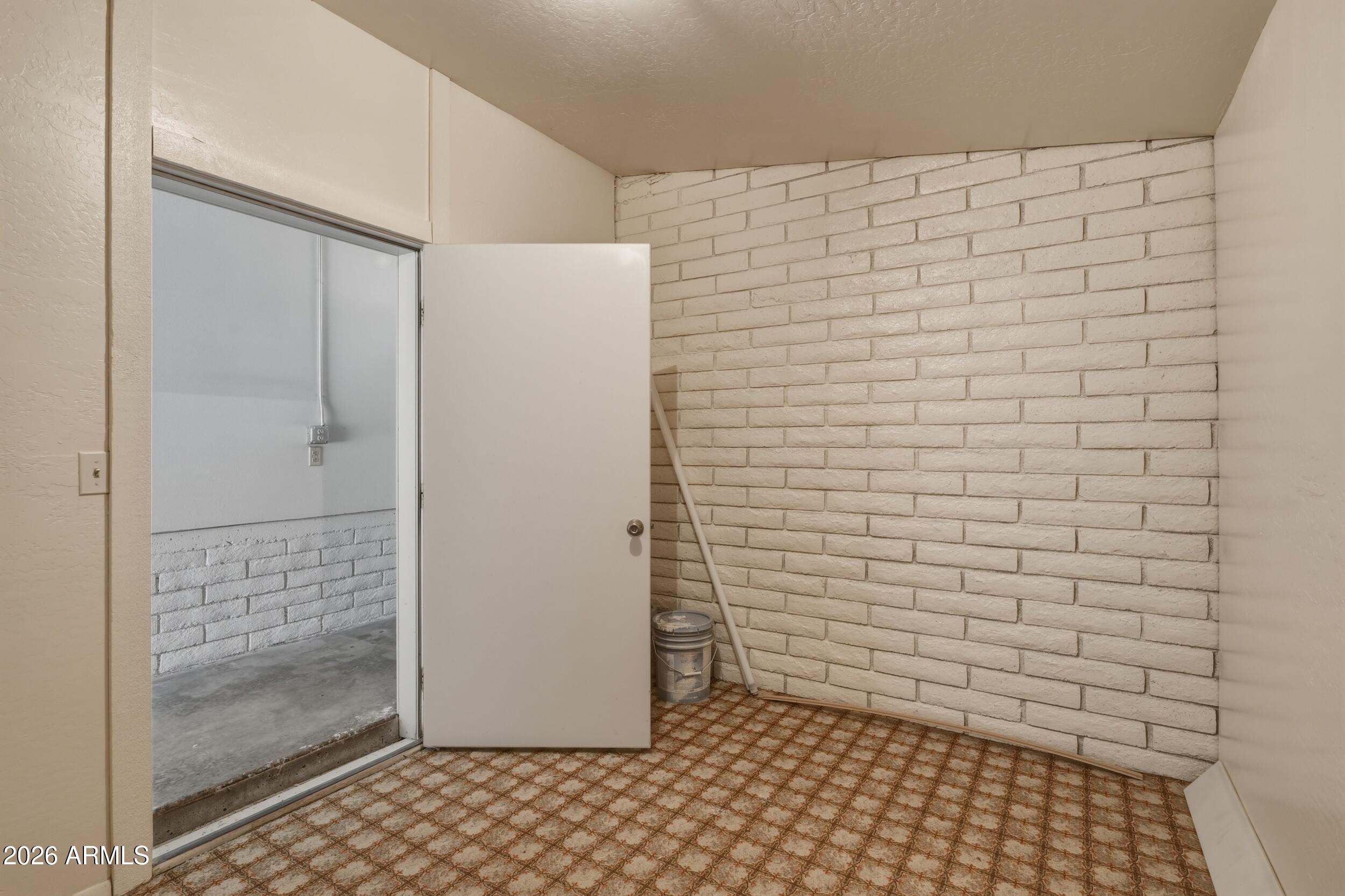 902 South Pineview Street Payson, AZ 85541 - Photo 27 of 32 a bathroom with a shower