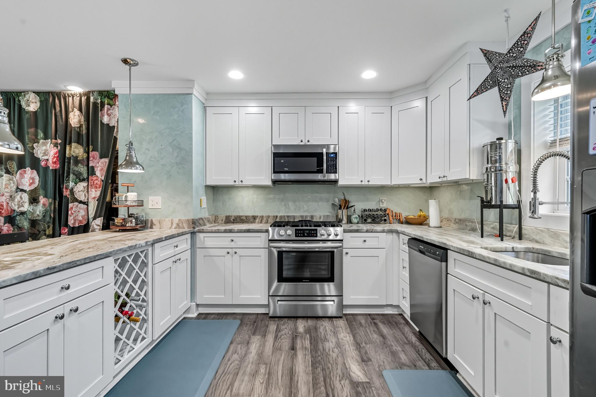 909 Glenroy Road Philadelphia, PA 19128 - Photo 2 of 16 Gallery Image 2