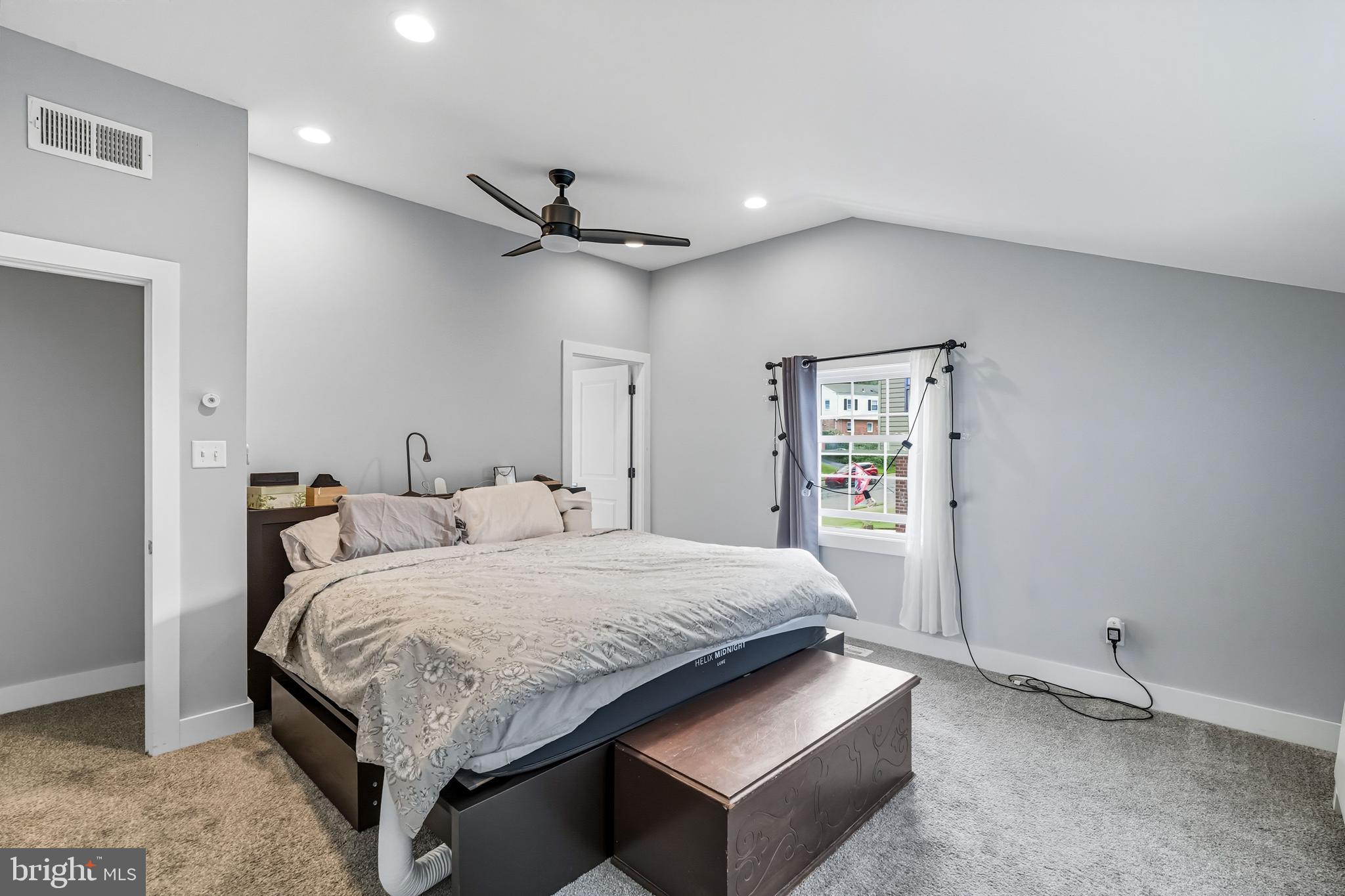 909 Glenroy Road Philadelphia, PA 19128 - Photo 8 of 16 Primary room