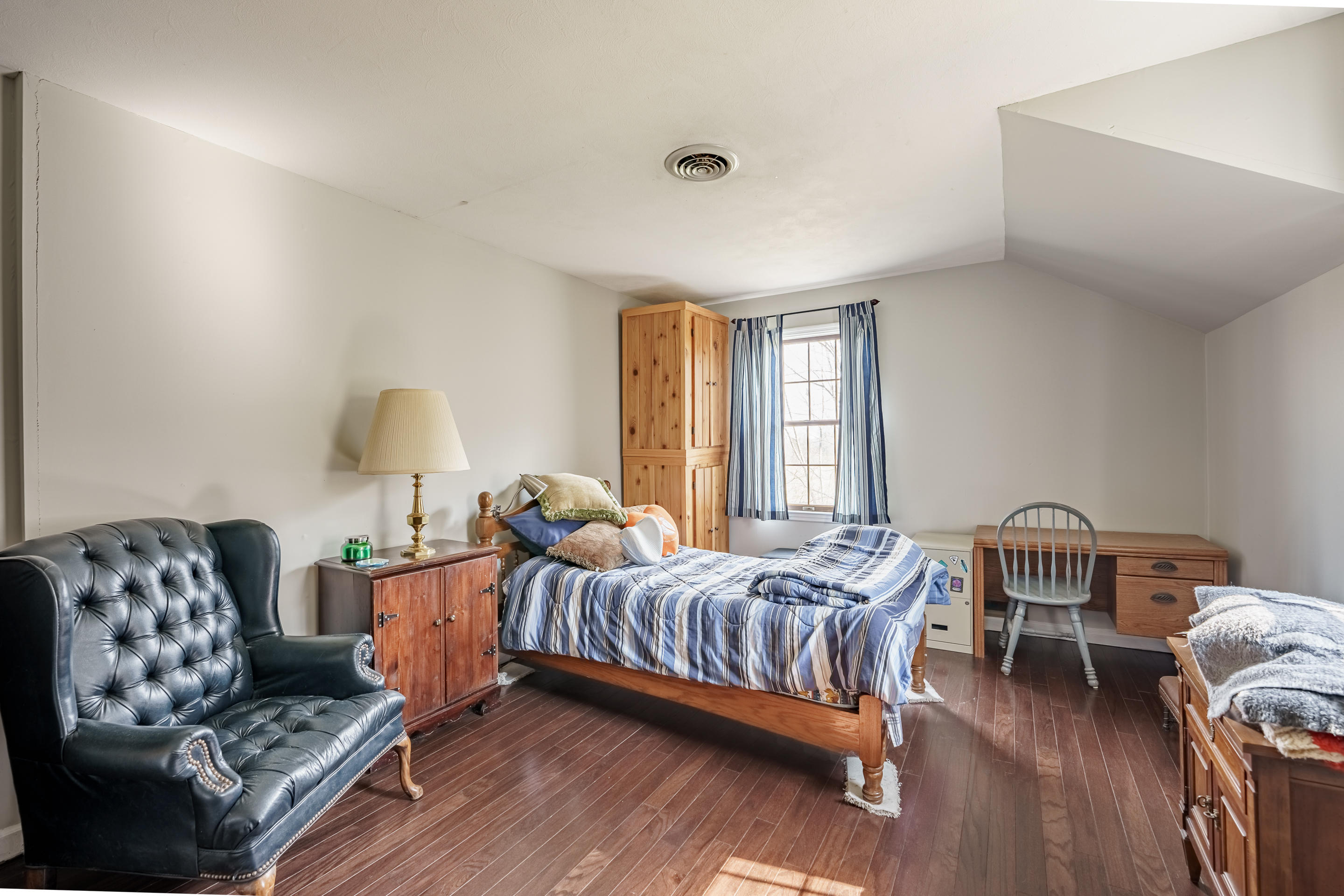 410 Craighead Road Madisonville, TN 37354 - Photo 13 of 33 2nd lvl bed_
