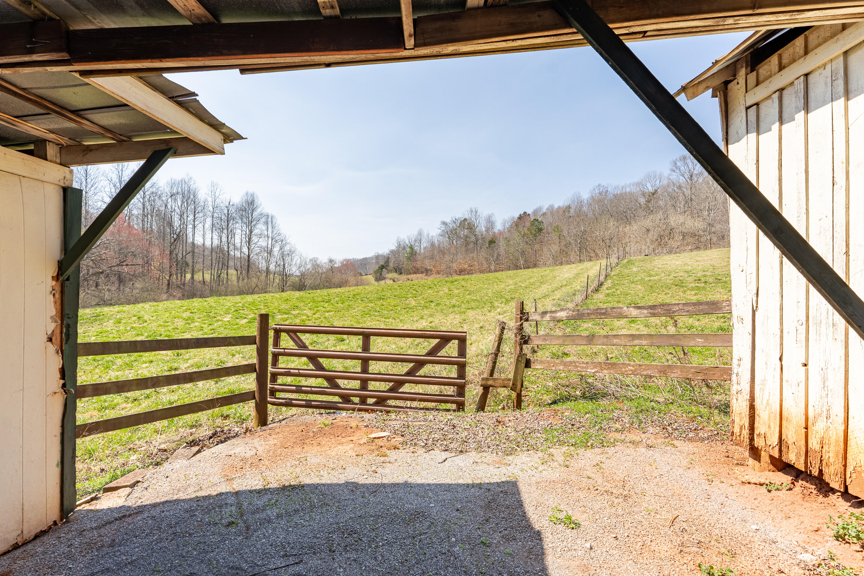 410 Craighead Road Madisonville, TN 37354 - Photo 29 of 33 horse barn