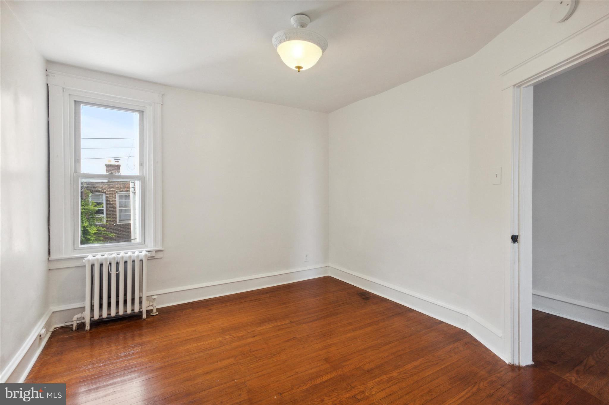 374 Wembly Road Upper Darby, PA 19082 - Photo 16 of 28 MIDDLE BEDROOM
