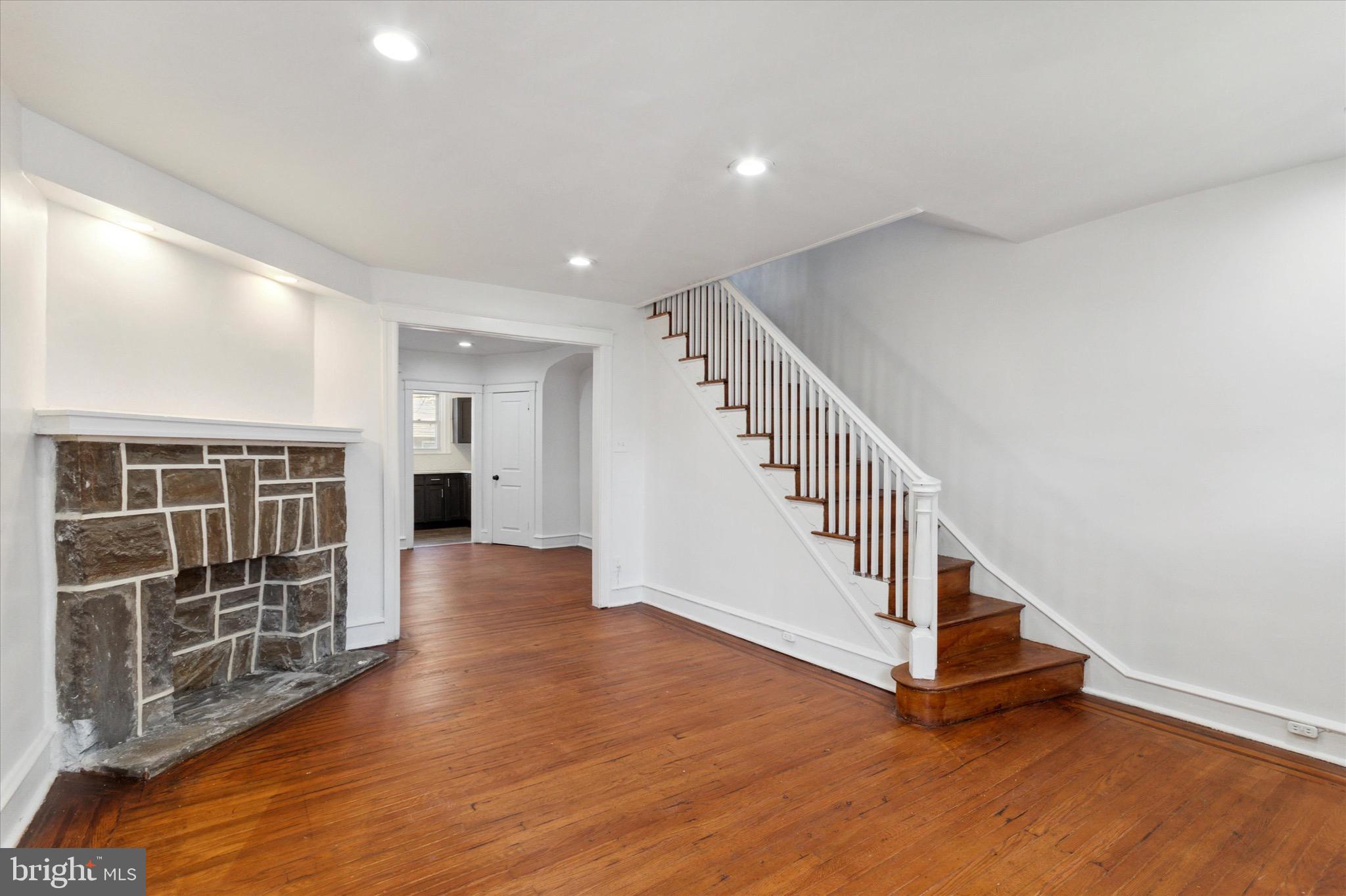 374 Wembly Road Upper Darby, PA 19082 - Photo 2 of 28