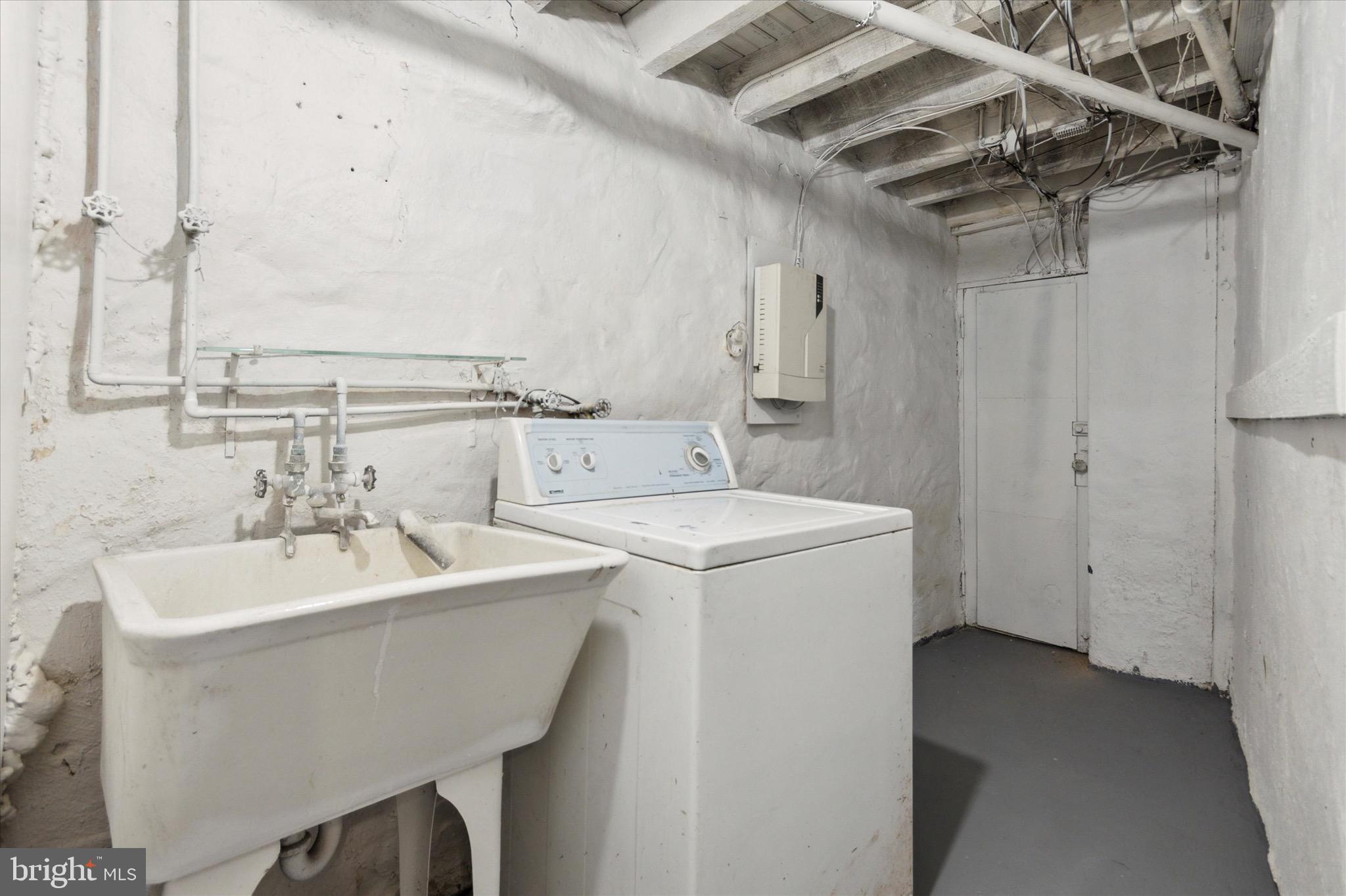 374 Wembly Road Upper Darby, PA 19082 - Photo 25 of 28 W/D HOOK UP