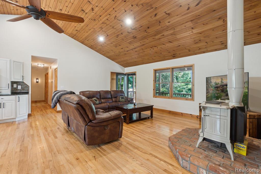 9126 Bennett Lake Road Fenton, MI 48430 - Photo 10 of 64