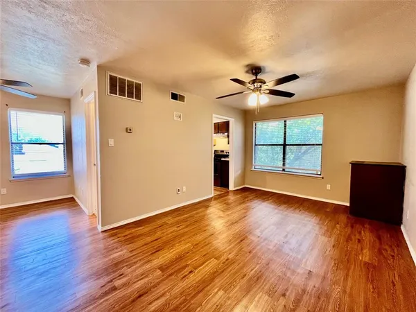 $825 | 2526 West Prairie Street, Unit 205, Denton, TX 76201