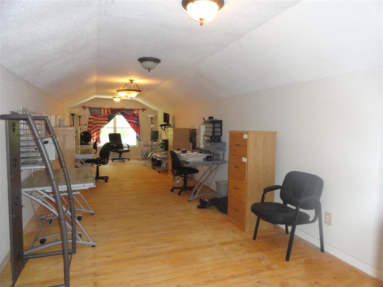 1340 Kings Estate Road St. Augustine, FL 32086 - Photo 20 of 40 a room with furniture and a chair