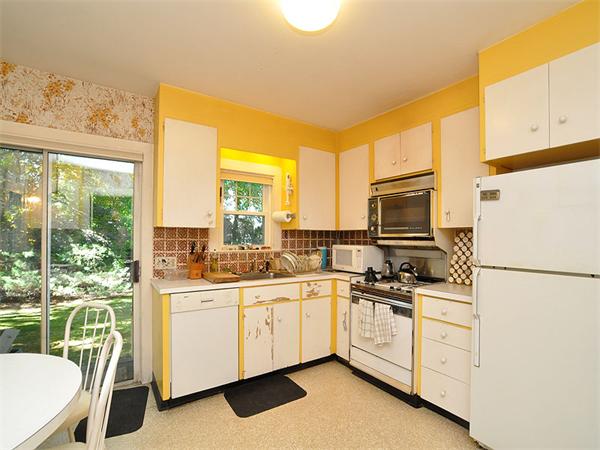 11 Owaisa Road Newton, MA 02468 - Photo 5 of 23