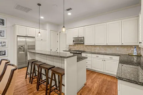 $650,000 | 3719 West 4th Street, Fort Worth, TX 76107