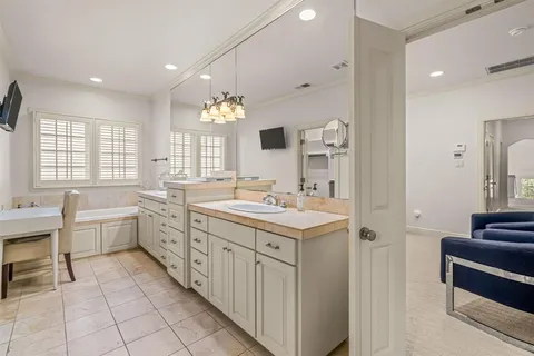 $650,000 | 3719 West 4th Street, Fort Worth, TX 76107