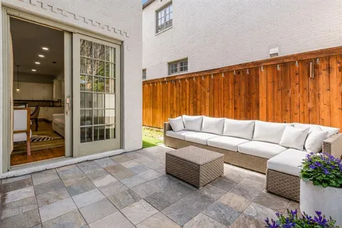 $650,000 | 3719 West 4th Street, Fort Worth, TX 76107