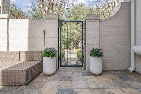 $650,000 | 3719 West 4th Street, Fort Worth, TX 76107