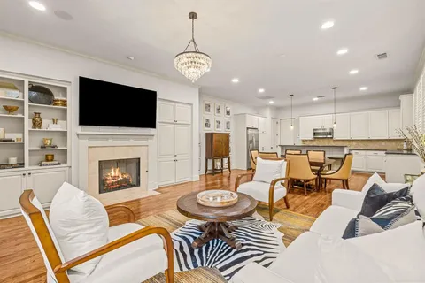 $650,000 | 3719 West 4th Street, Fort Worth, TX 76107