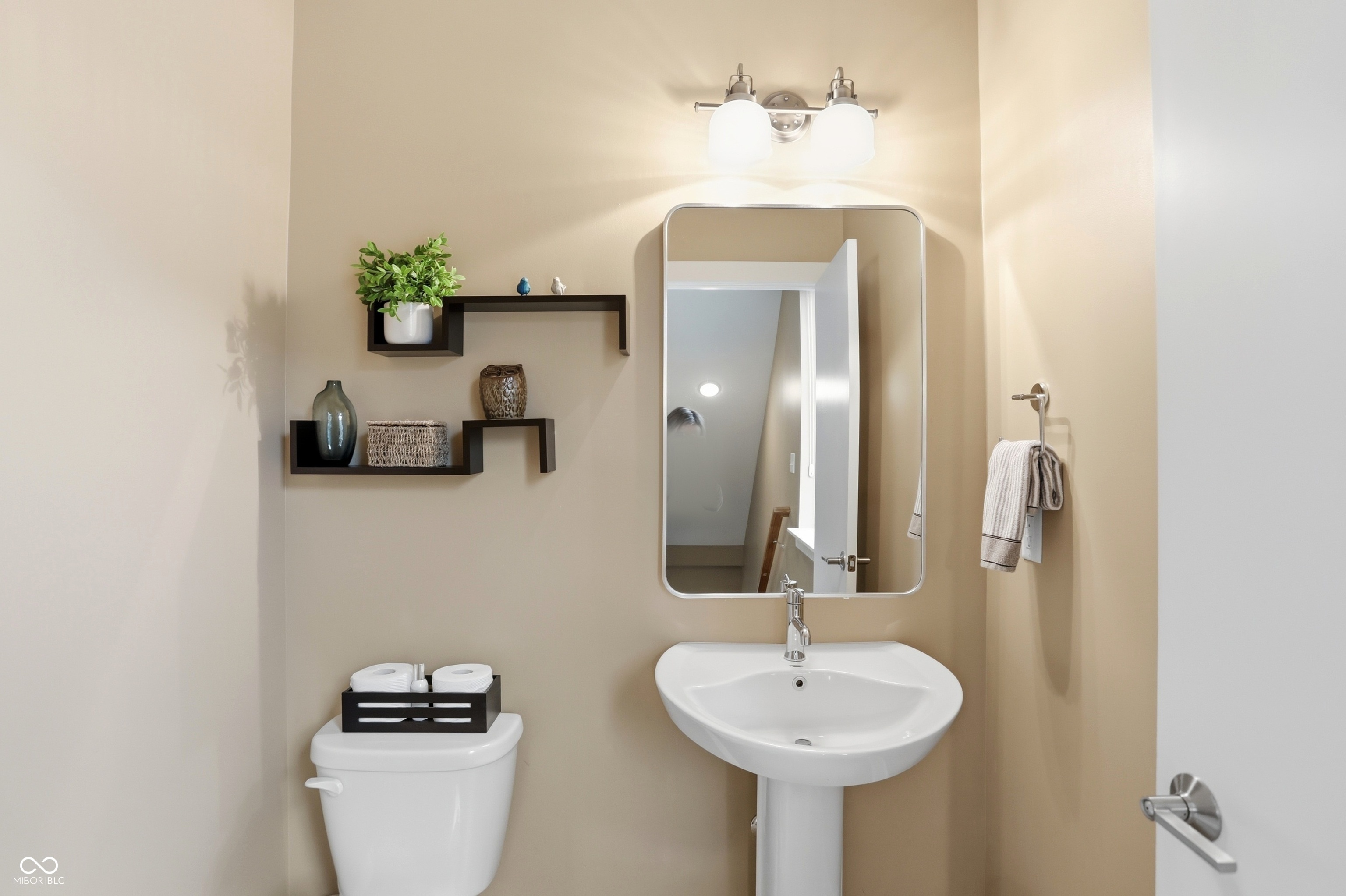 609 Pomeroy Street Indianapolis, IN 46202 - Photo 10 of 51