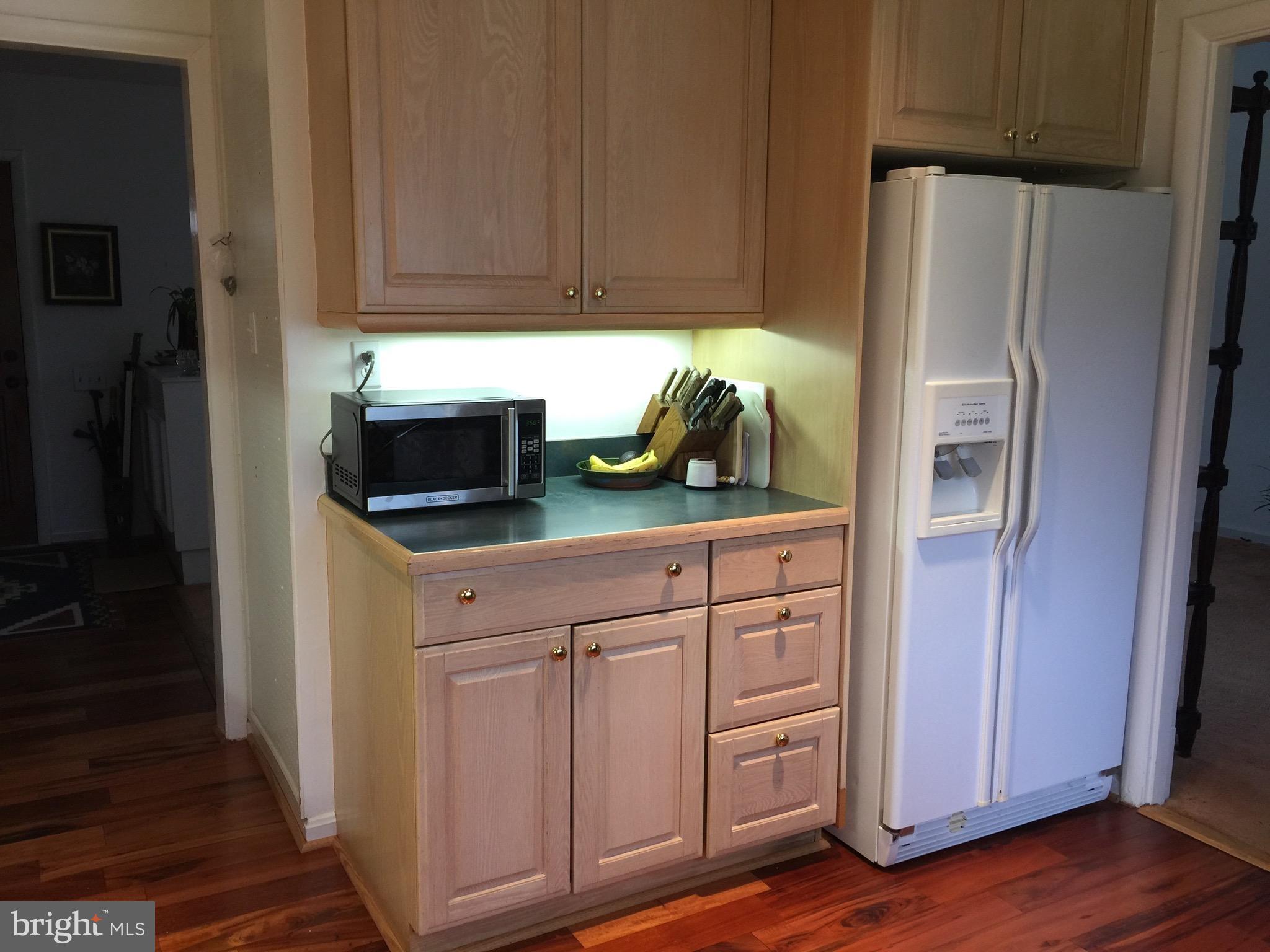 11511 Yates Street Silver Spring, MD 20902 - Photo 4 of 27 Tabletop microwave conveys