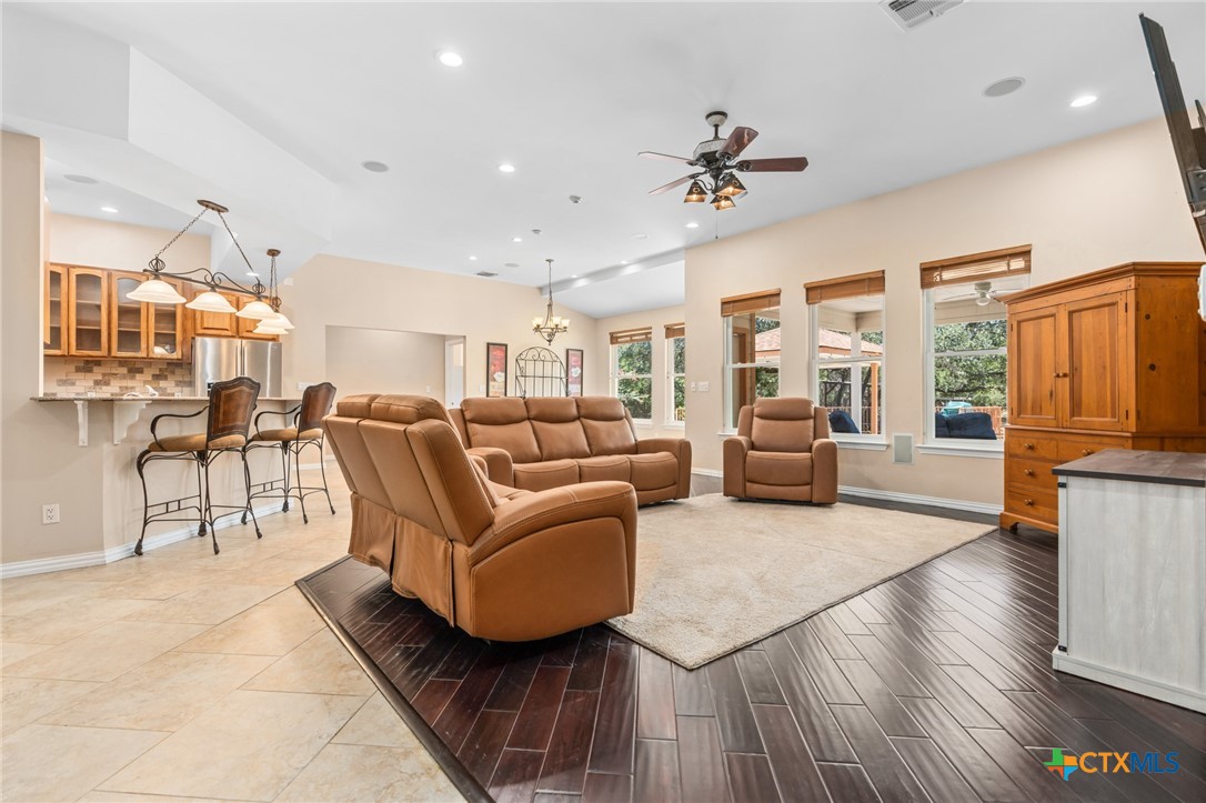 340 Sedro Trail Georgetown, TX 78633 - Photo 4 of 39 Livingroom