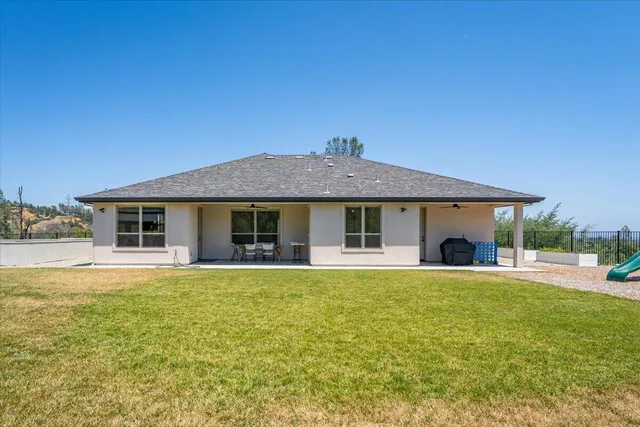 $695,000 | 16520 Blarney Lane, Redding, CA 96001