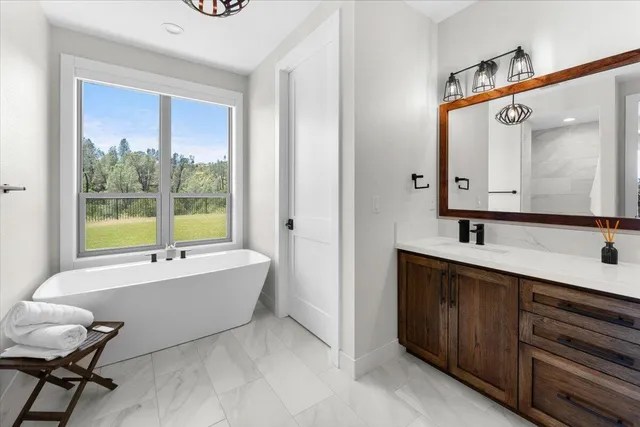 $695,000 | 16520 Blarney Lane, Redding, CA 96001