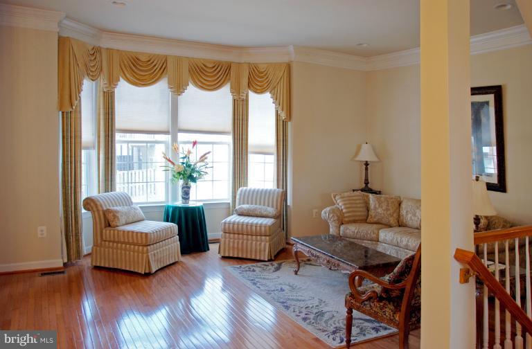 8853 Modano Place Fairfax, VA 22031 - Photo 11 of 17 Family Room