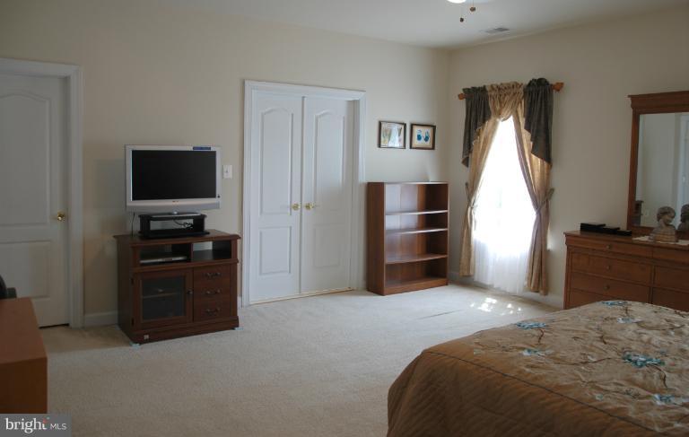 8853 Modano Place Fairfax, VA 22031 - Photo 12 of 17 Bedroom (Master)