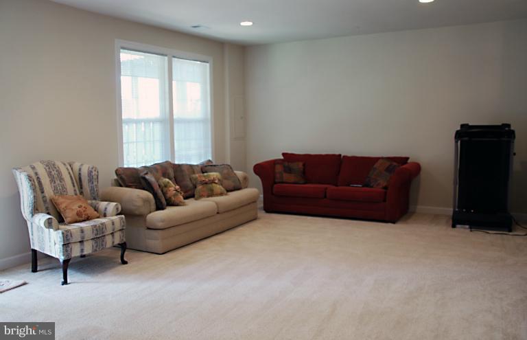 8853 Modano Place Fairfax, VA 22031 - Photo 8 of 17 Interior (General)