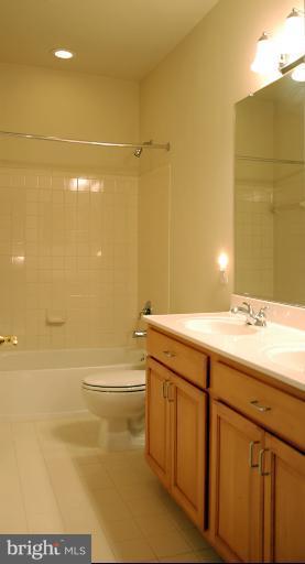 8853 Modano Place Fairfax, VA 22031 - Photo 9 of 17 Bath