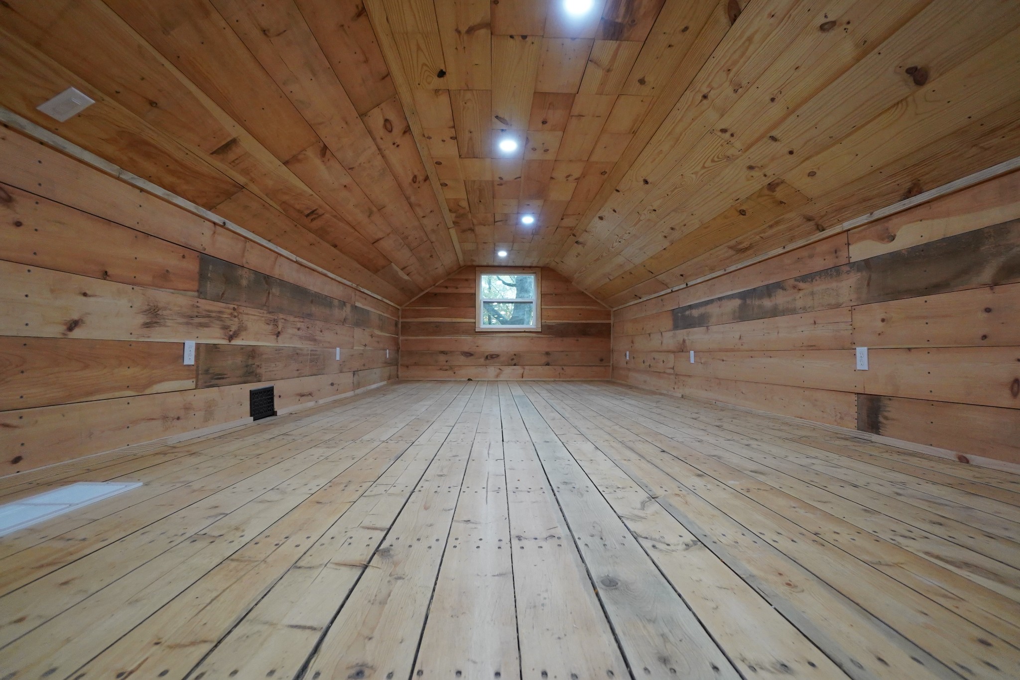 188 Woods Road Dover, TN 37058 - Photo 12 of 31 a view of empty room with wooden floor
