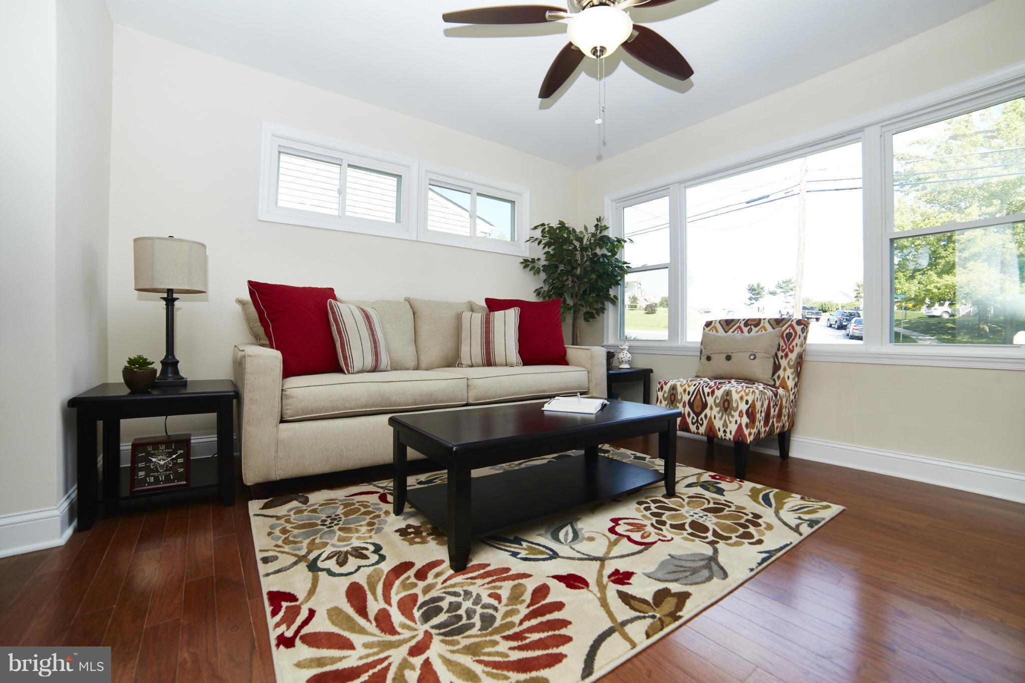 9230 Avondale Road Baltimore, MD 21234 - Photo 5 of 30 Living Room