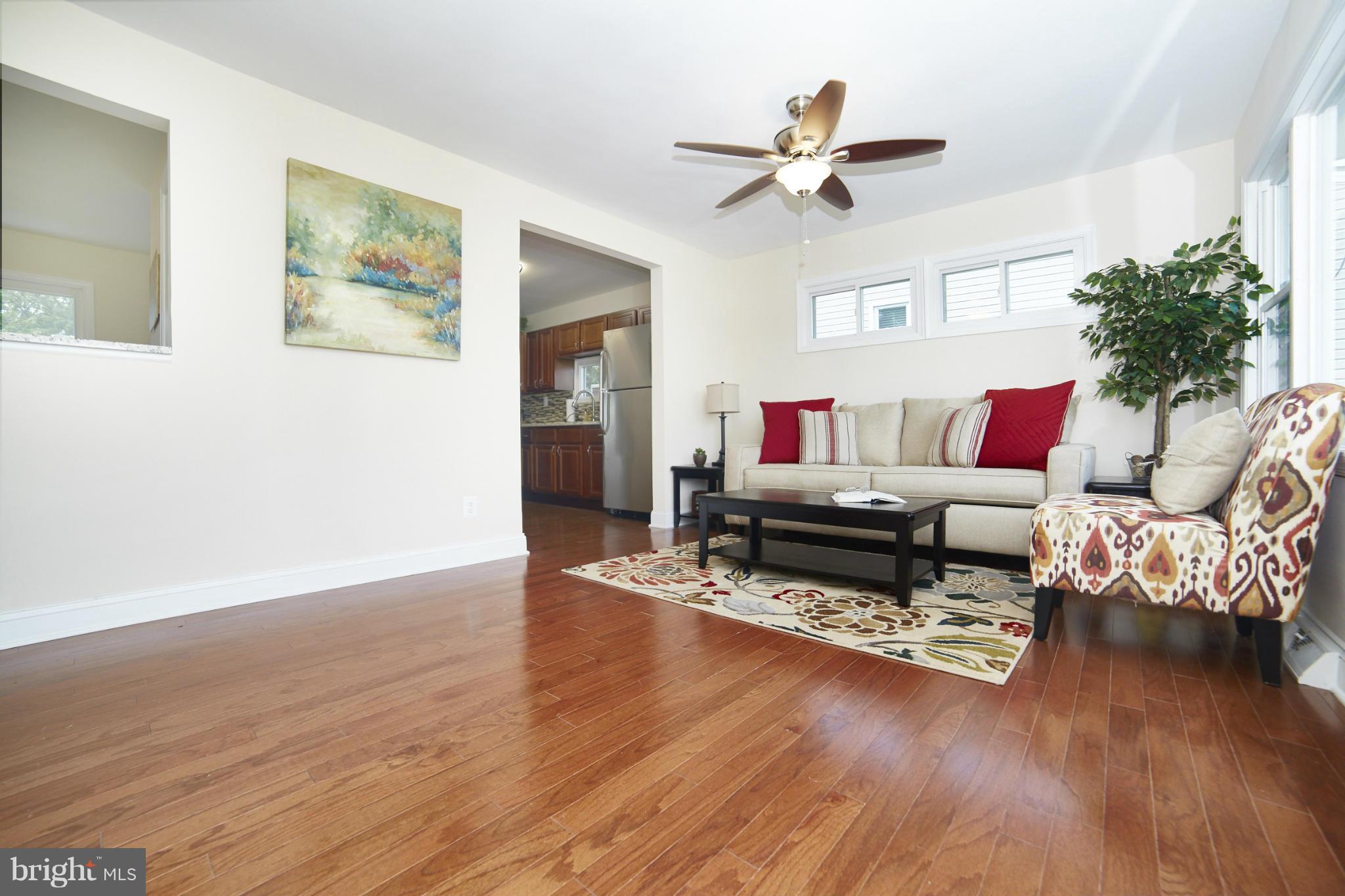 9230 Avondale Road Baltimore, MD 21234 - Photo 6 of 30 Living Room