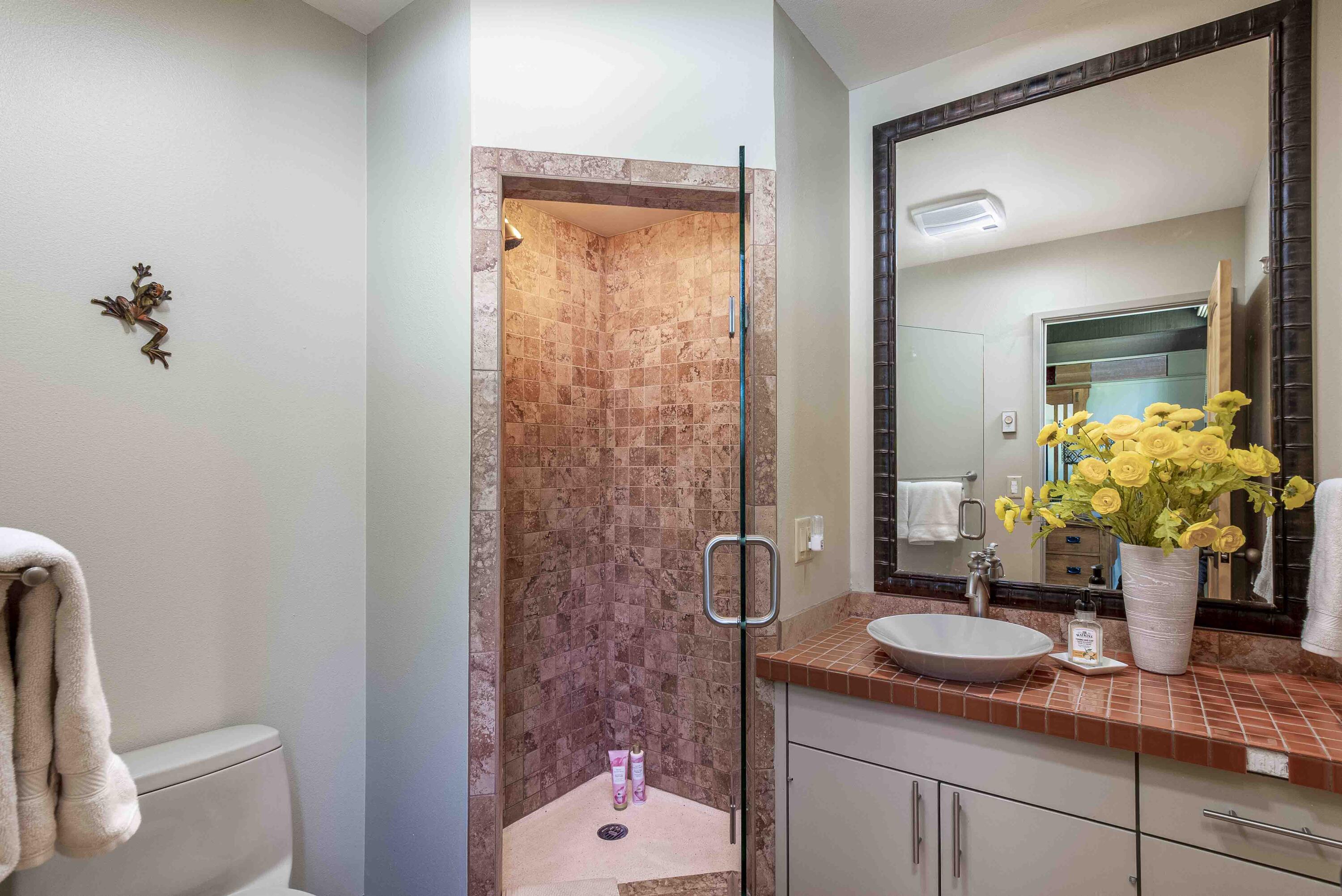 57256 Island Road, Unit 56 Sunriver, OR 97707 - Photo 29 of 37 Perfectly appointed for all needs.