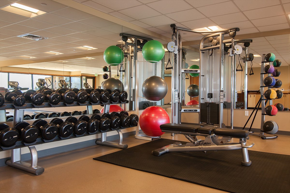 2641 Poipu Road, Unit 1401 Koloa, HI 96756 - Photo 12 of 12 a room with gym equipment