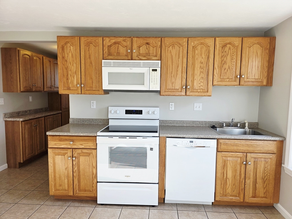 284 School Street, Unit 1 Whitman, MA 02382 - Photo 4 of 30