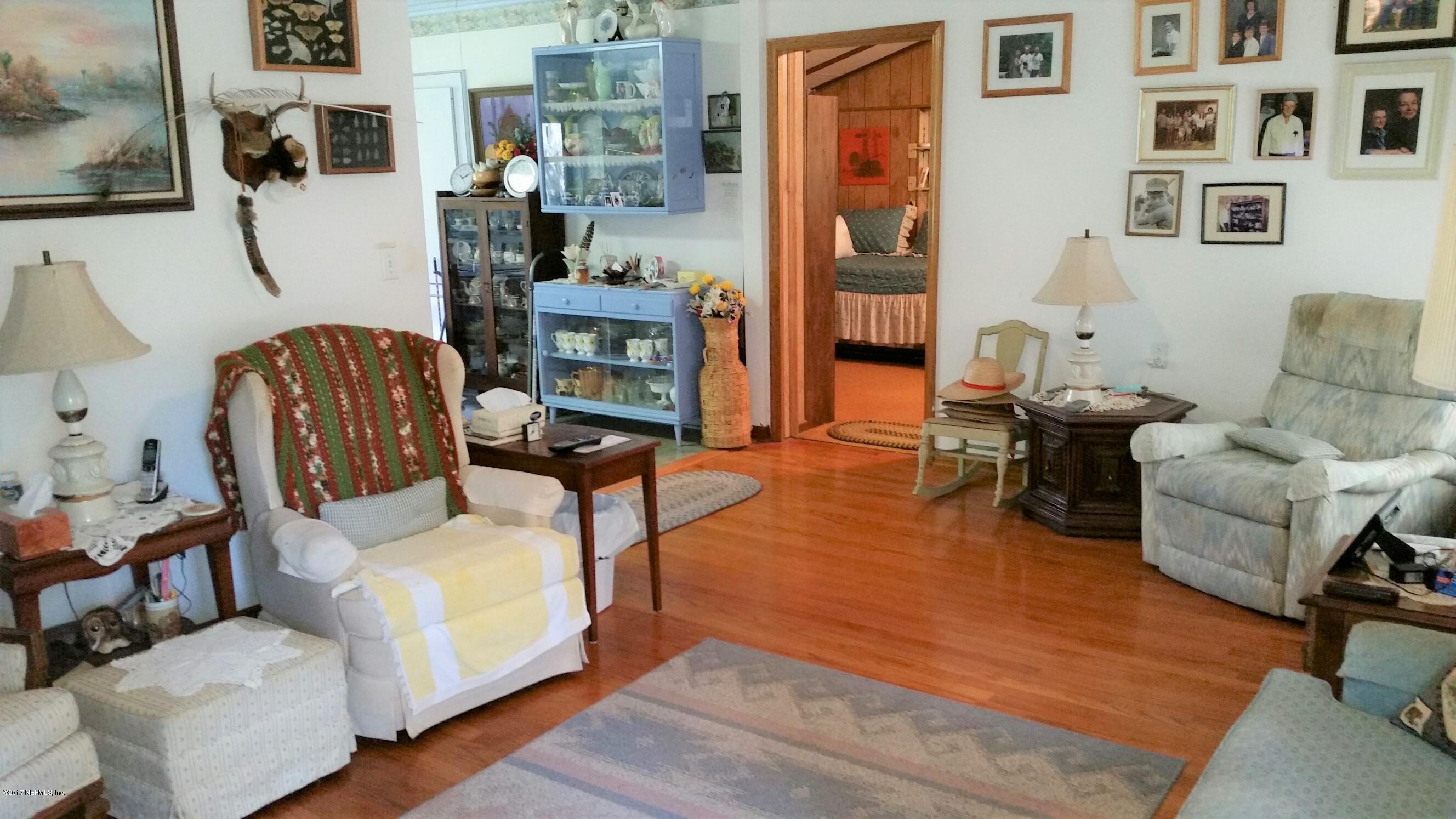 414 Clifton Road Crescent City, FL 32112 - Photo 16 of 30 Living Rm