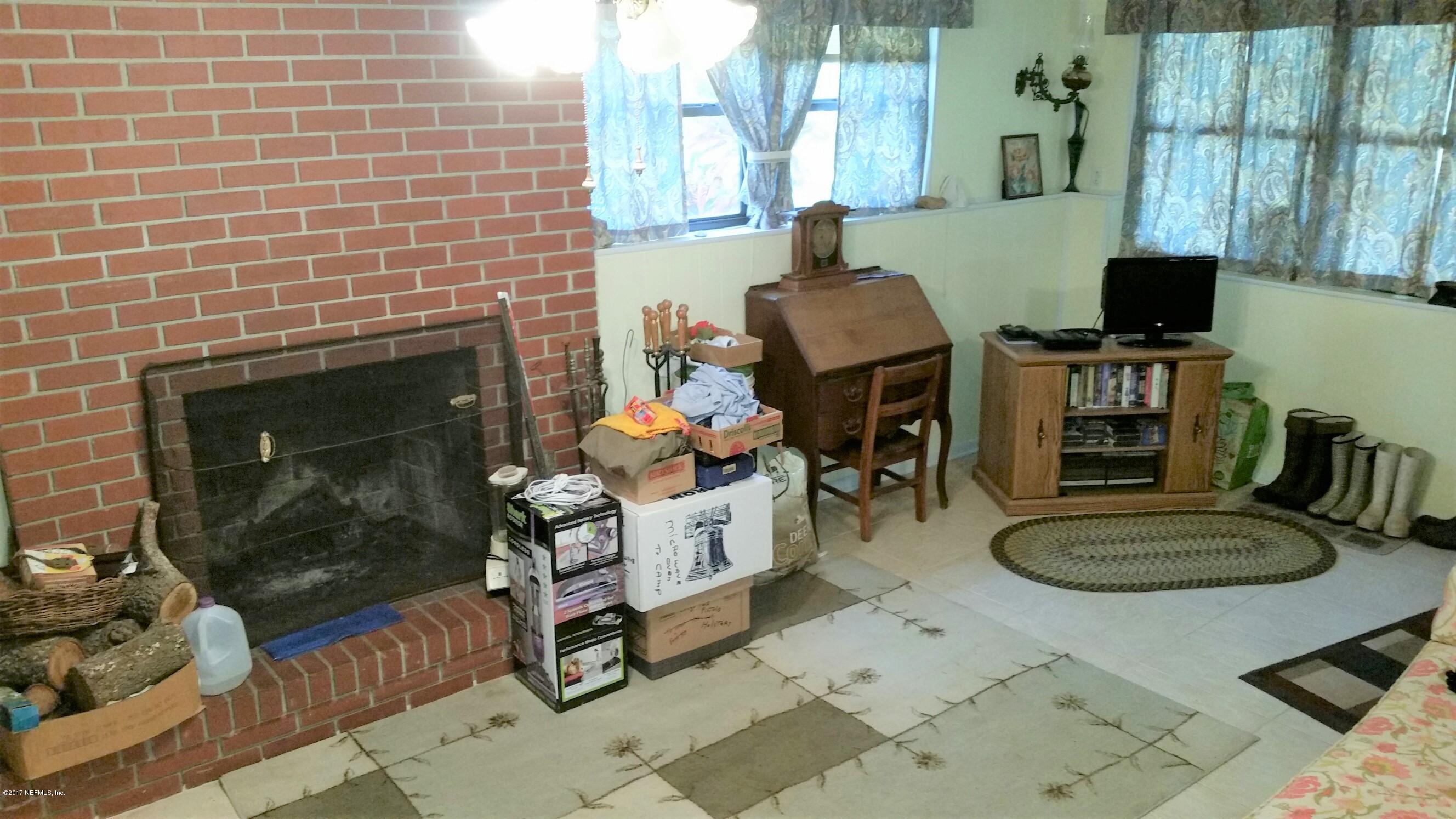414 Clifton Road Crescent City, FL 32112 - Photo 20 of 30 Family Room
