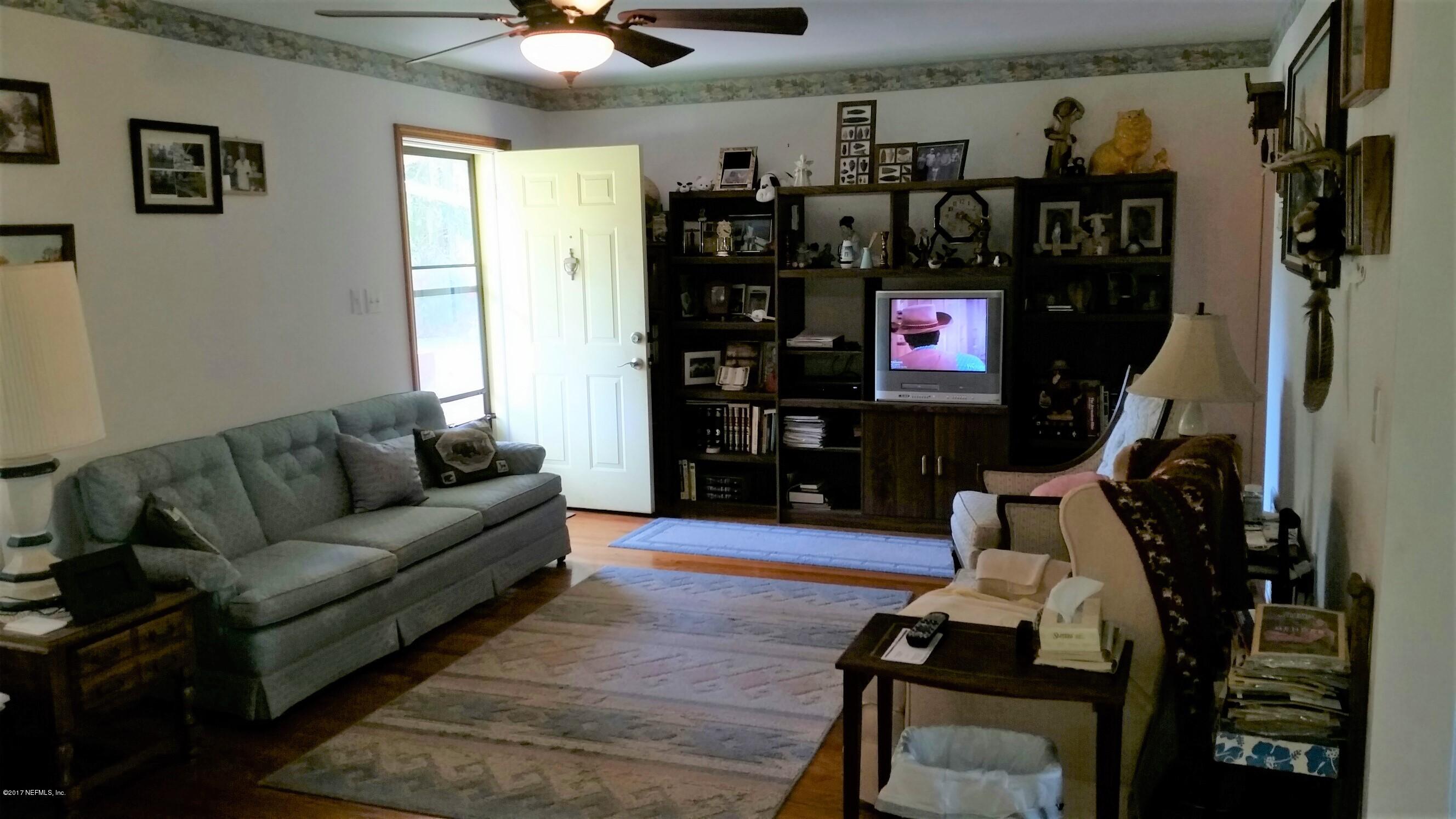 414 Clifton Road Crescent City, FL 32112 - Photo 24 of 30 Living Rm