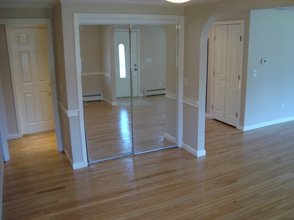 30 Diane Road Peabody, MA 01960 - Photo 6 of 28 Gallery Image 6