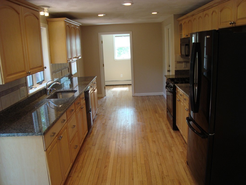 30 Diane Road Peabody, MA 01960 - Photo 8 of 28 Gallery Image 8