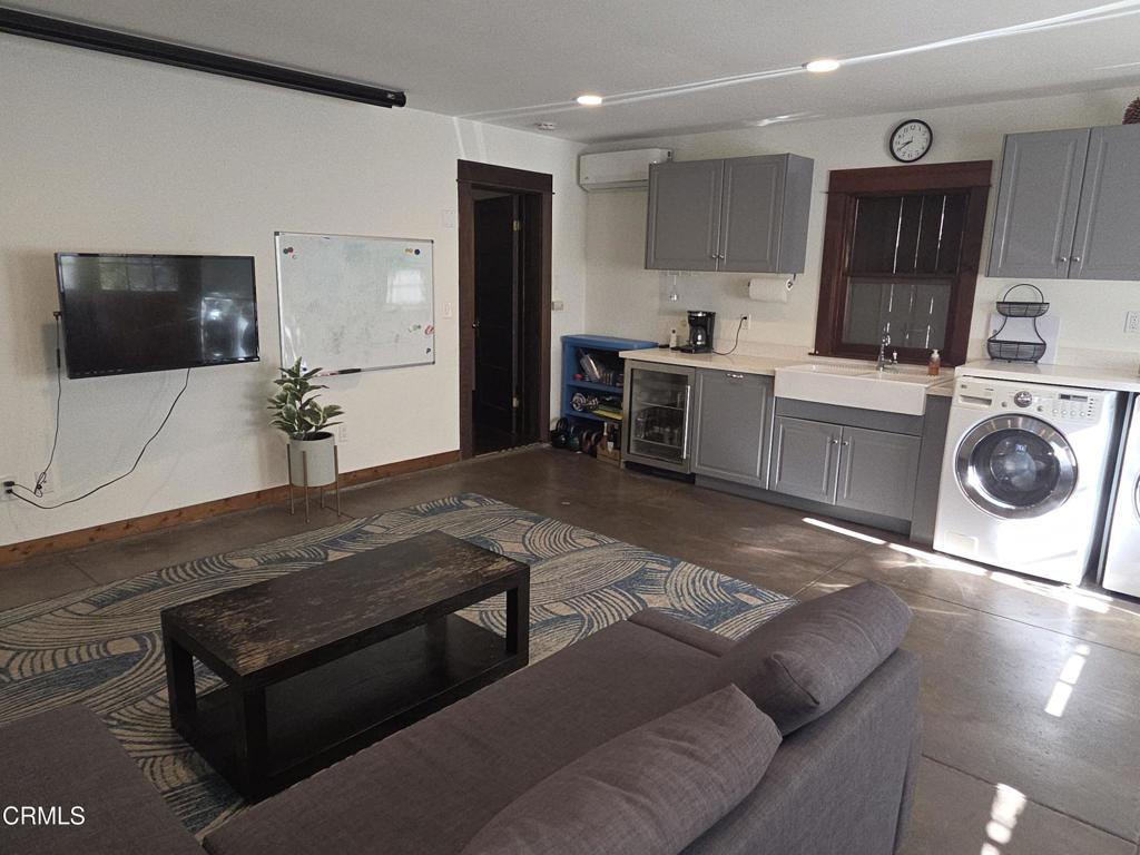 126 North Meridith Avenue Pasadena, CA 91106 - Photo 22 of 31 21 back h