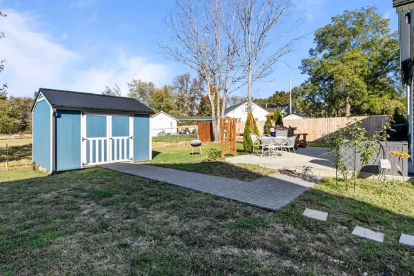 a view of yard with tree in front of it