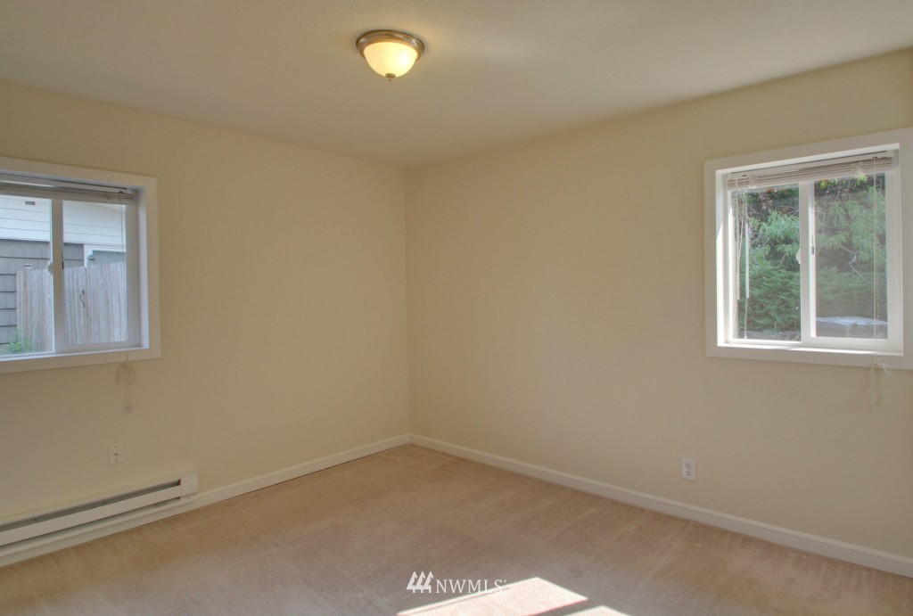 943 Ferndale Circle Northeast Renton, WA 98056 - Photo 8 of 16 Gallery Image 8