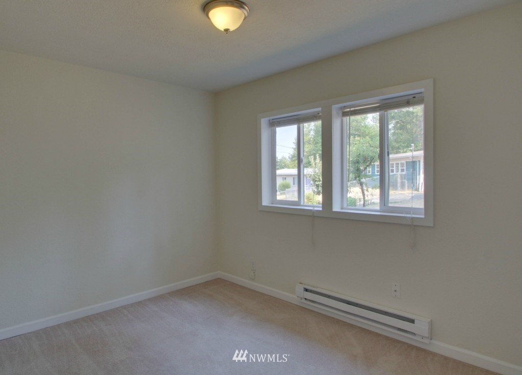 943 Ferndale Circle Northeast Renton, WA 98056 - Photo 9 of 16 Gallery Image 9