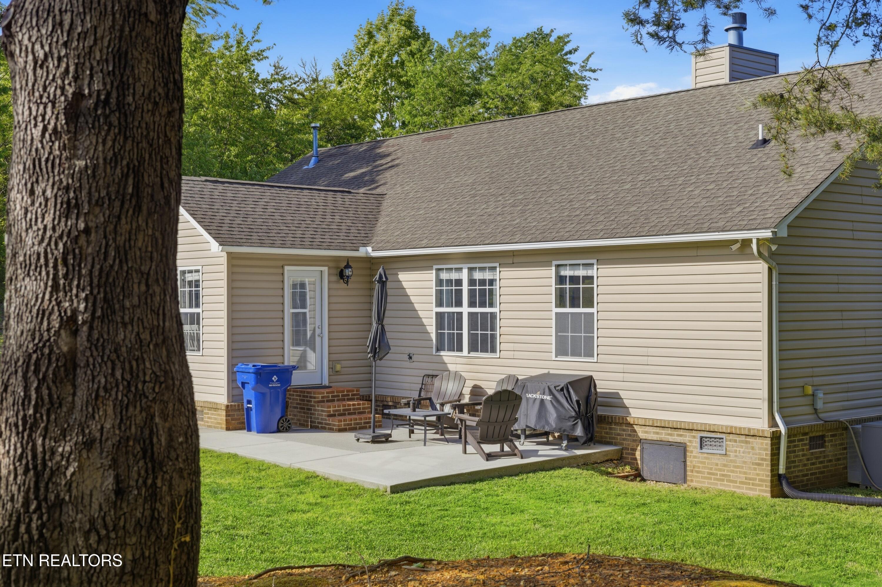 8429 Wade Crest Lane Powell, TN 37849 - Photo 3 of 52 1N9A3304