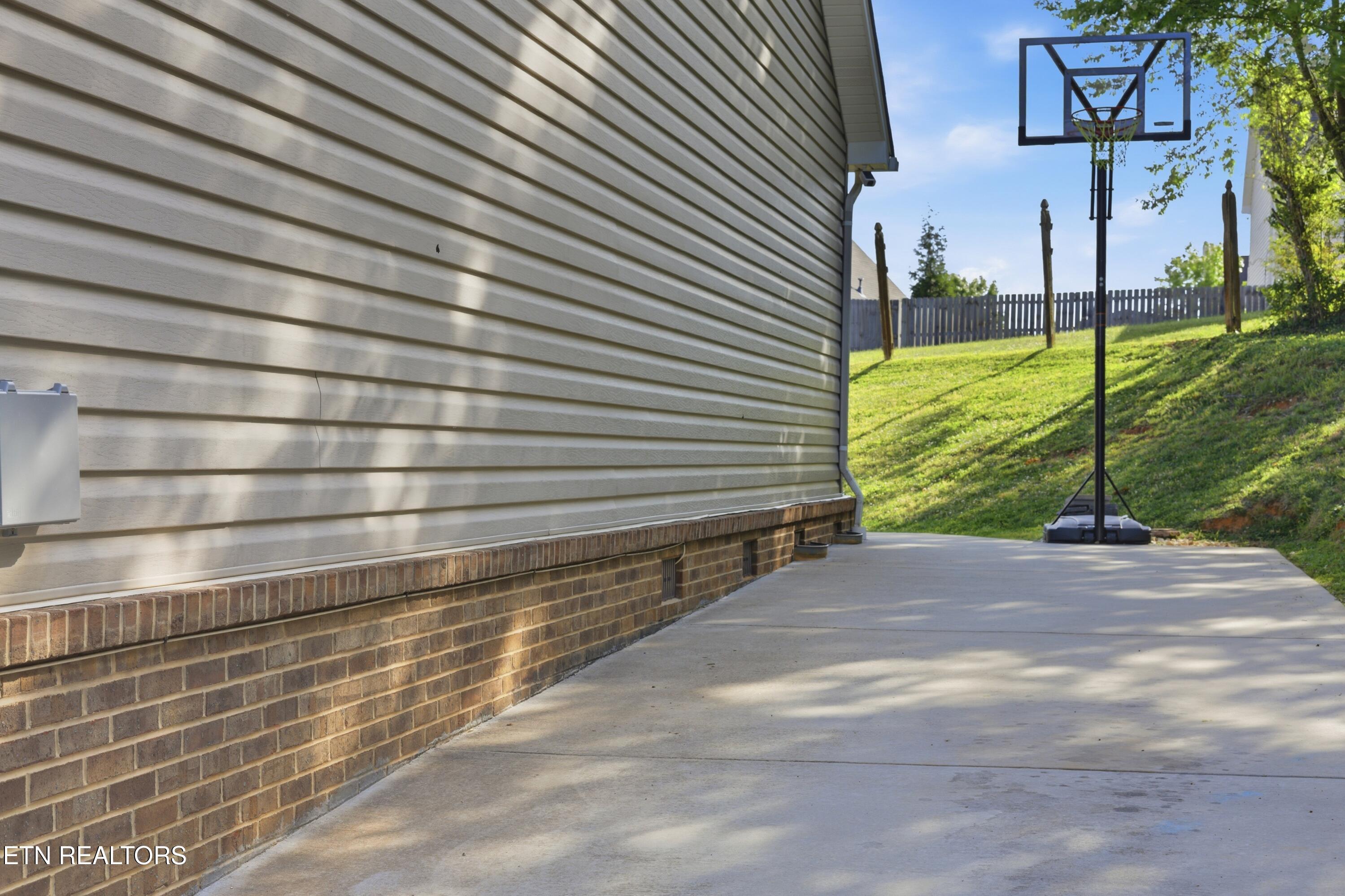 8429 Wade Crest Lane Powell, TN 37849 - Photo 6 of 52 1N9A3309