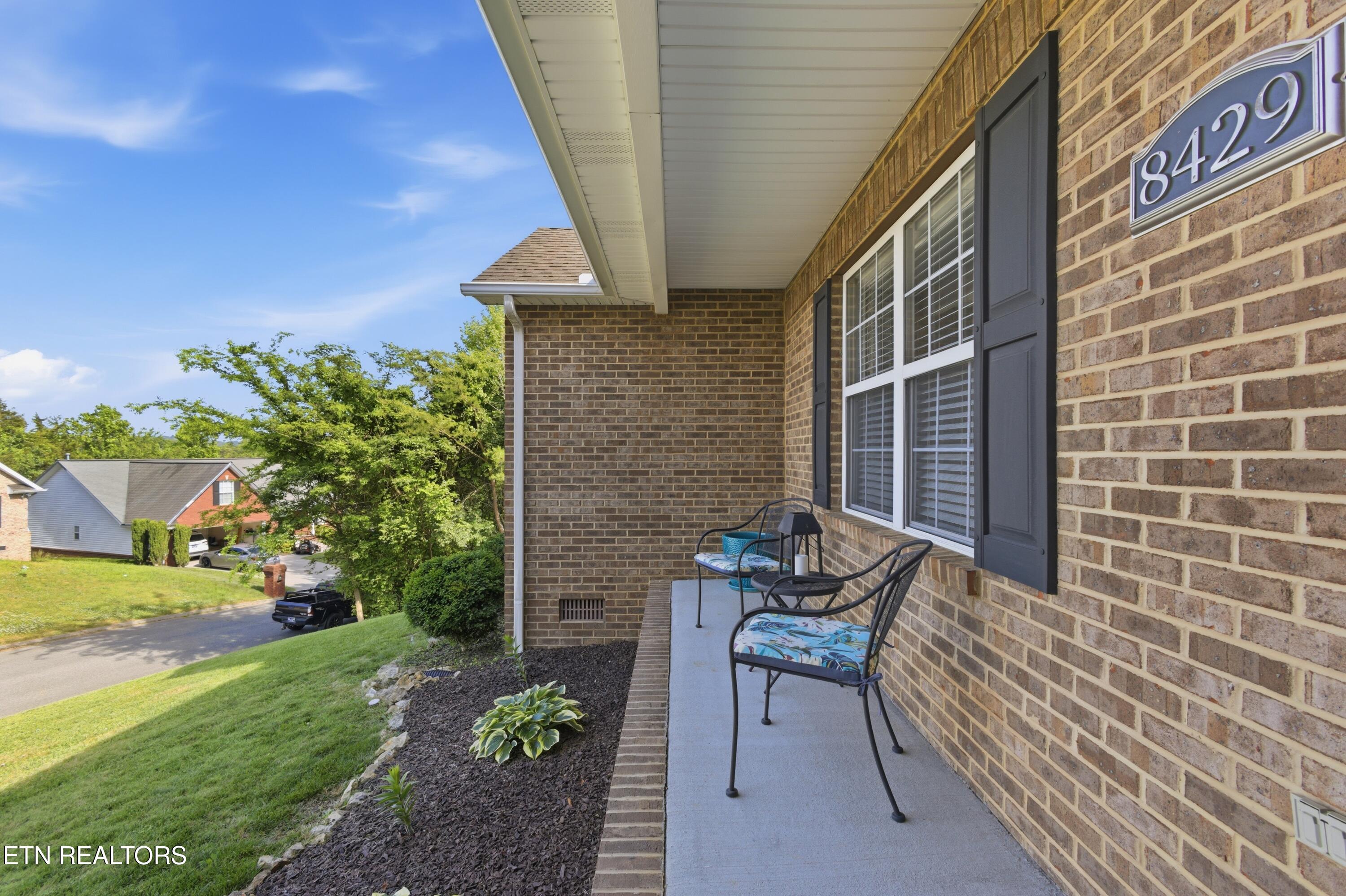 8429 Wade Crest Lane Powell, TN 37849 - Photo 7 of 52 1N9A3084