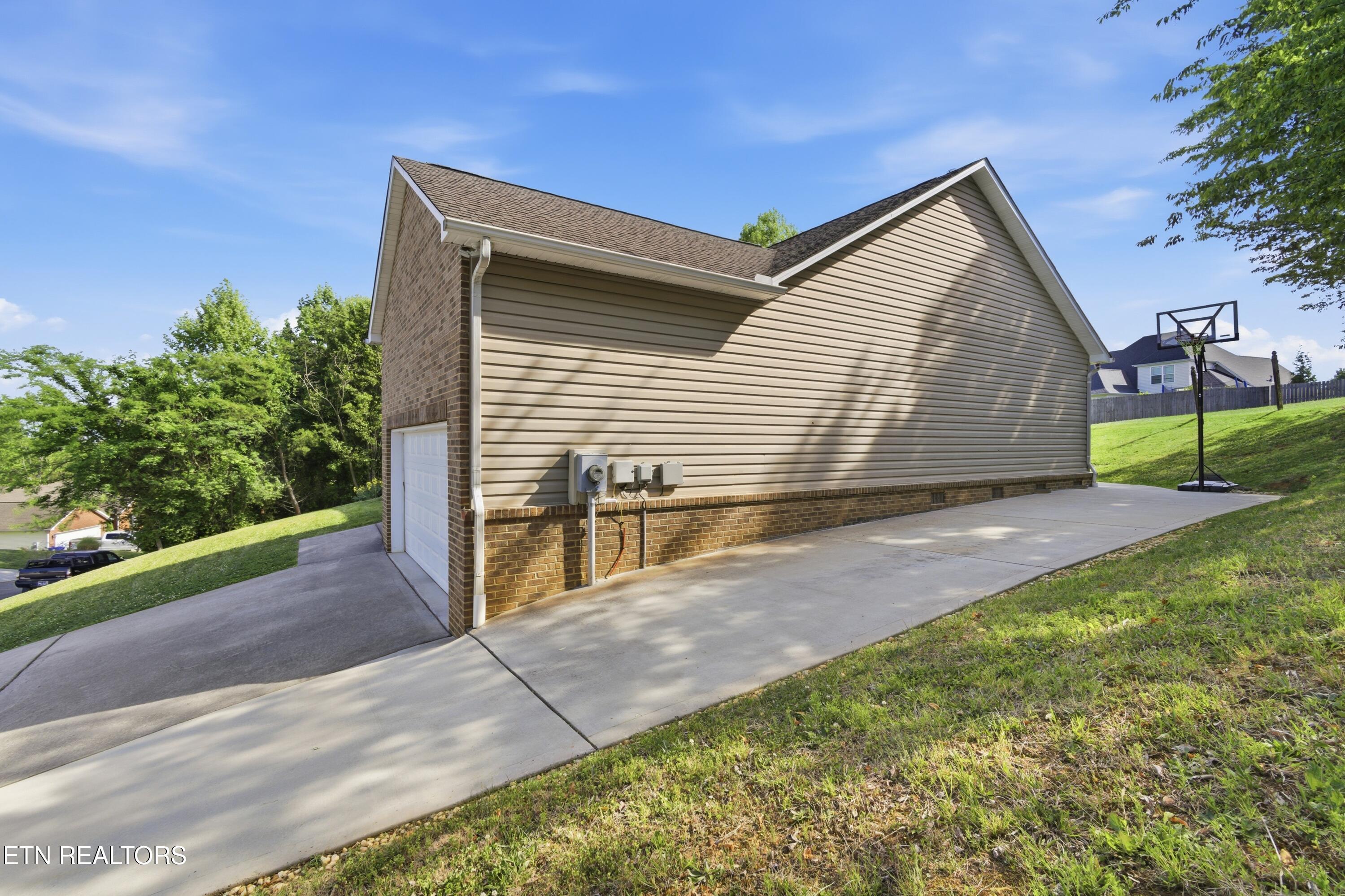 8429 Wade Crest Lane Powell, TN 37849 - Photo 8 of 52 1N9A3089