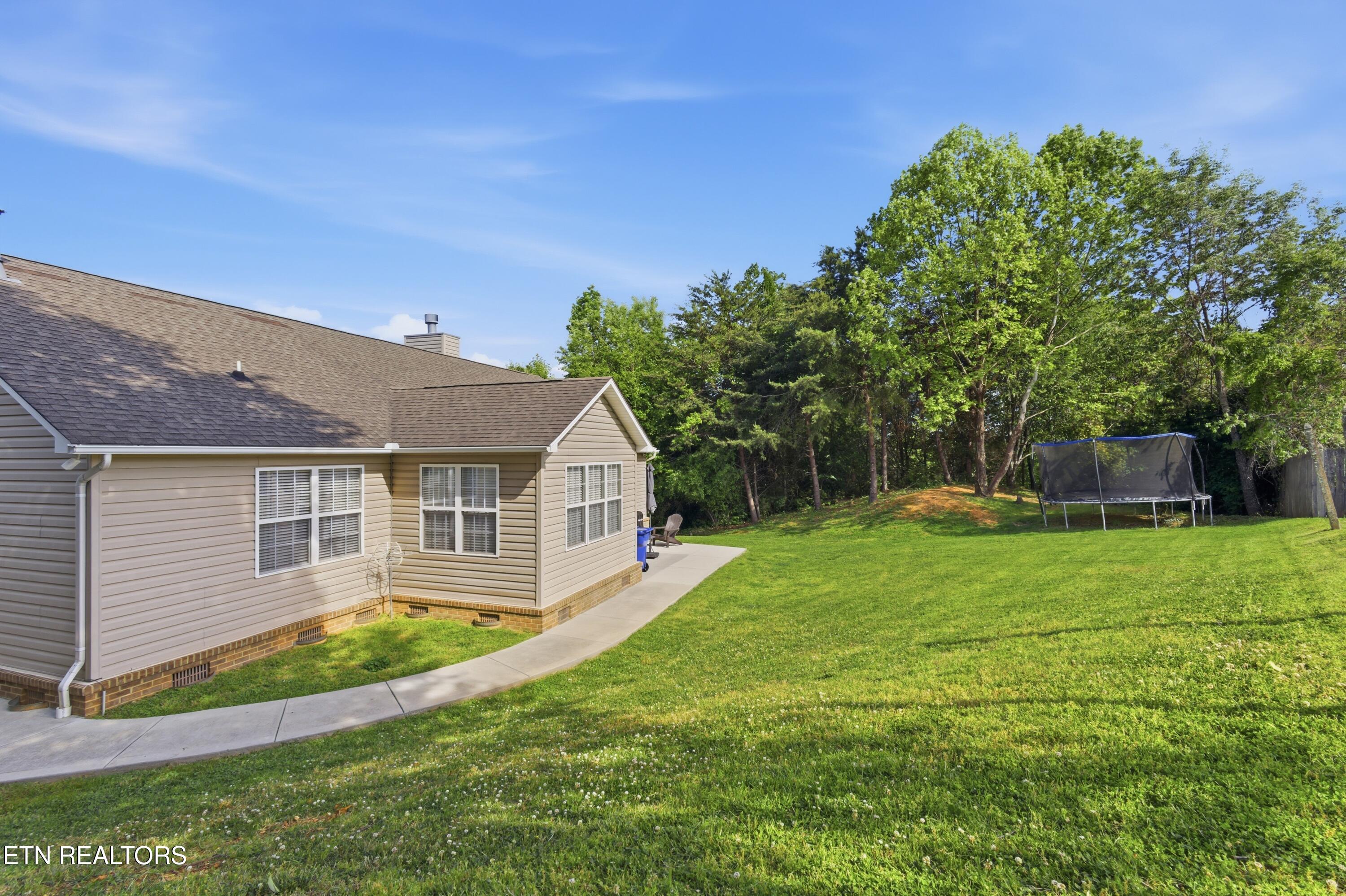 8429 Wade Crest Lane Powell, TN 37849 - Photo 9 of 52 1N9A3094