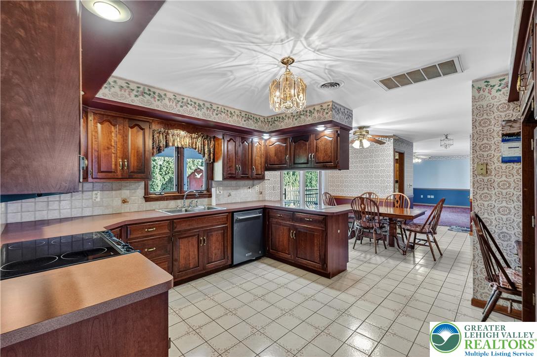 656 Daniels Road Nazareth, PA 18064 - Photo 11 of 54